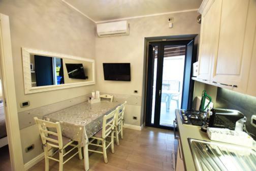 ...Ecche Se Dorme Bed & Breakfast Castelvecchio Subequo Exterior photo
